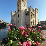 Syrmioncello - Castle Lounge Apartment Sirmione